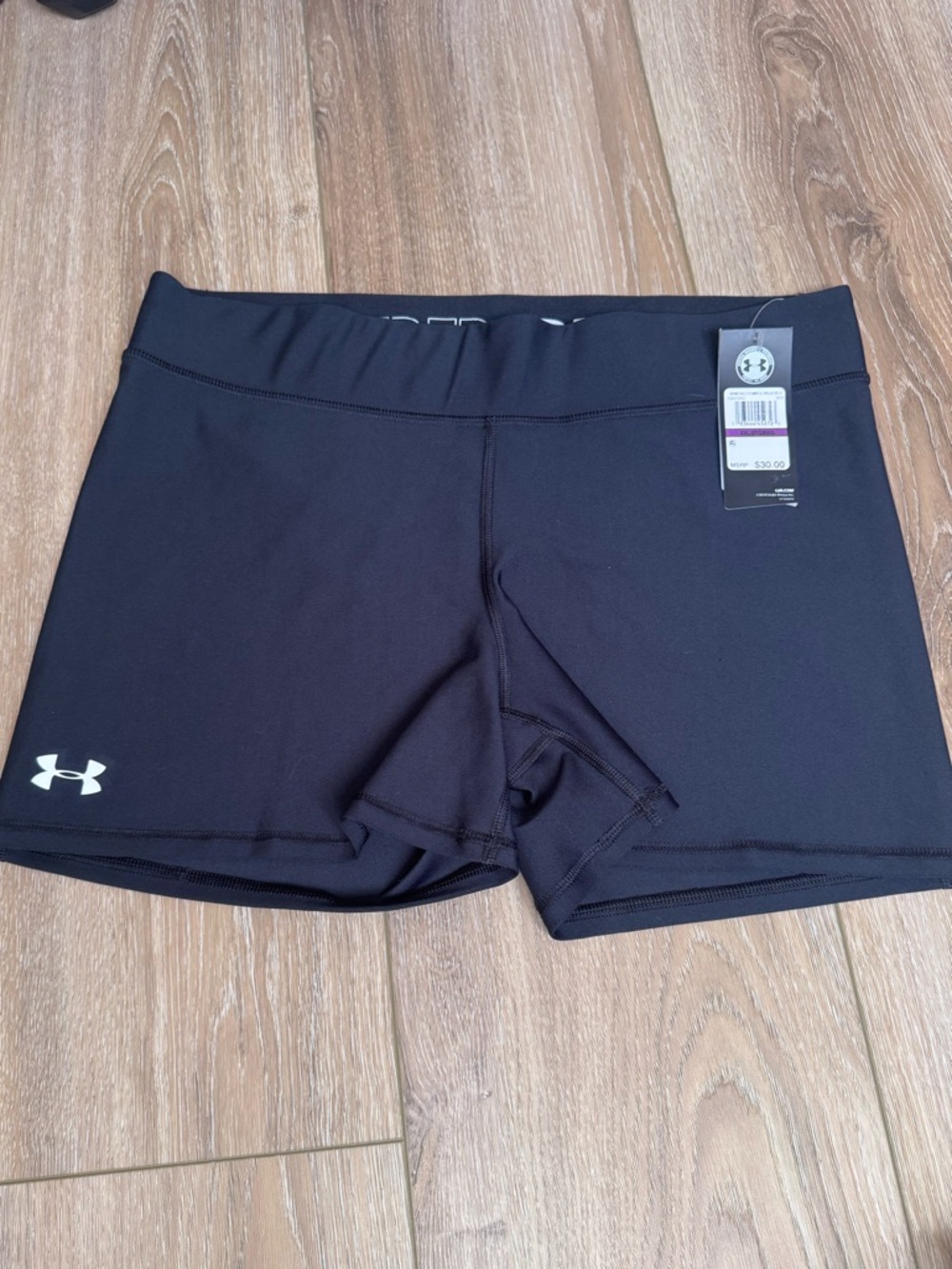 NWT Women’s Under Armor Black biking hiking walking compression shorts size 2xL